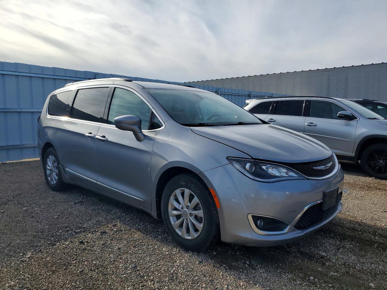 2C4RC1BG2HR770670 · 2017 CHRYSLER PACIFICA · 4/12