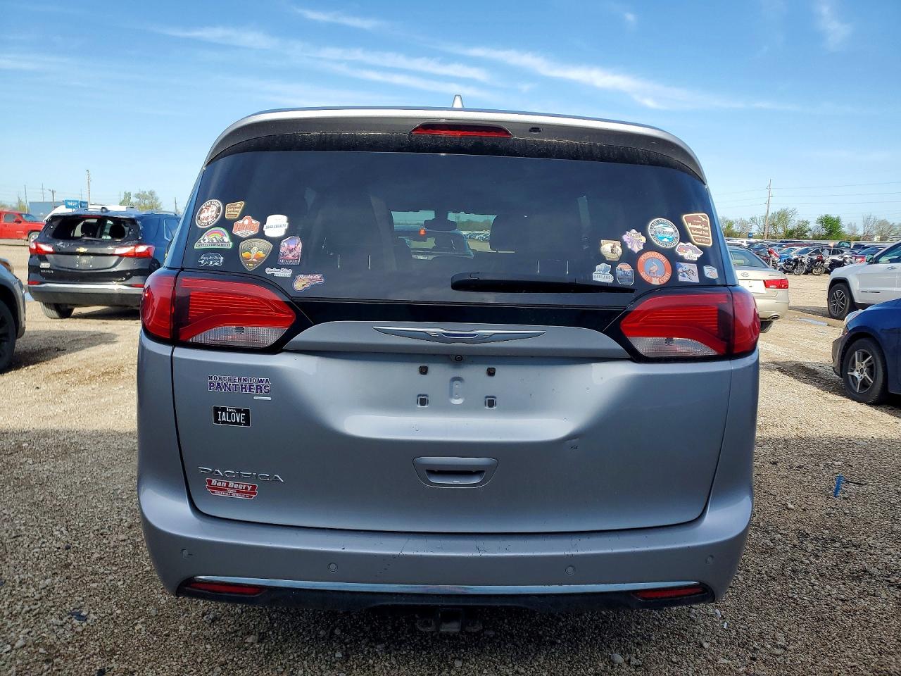 2C4RC1BG2HR770670 · 2017 CHRYSLER PACIFICA · 6/12