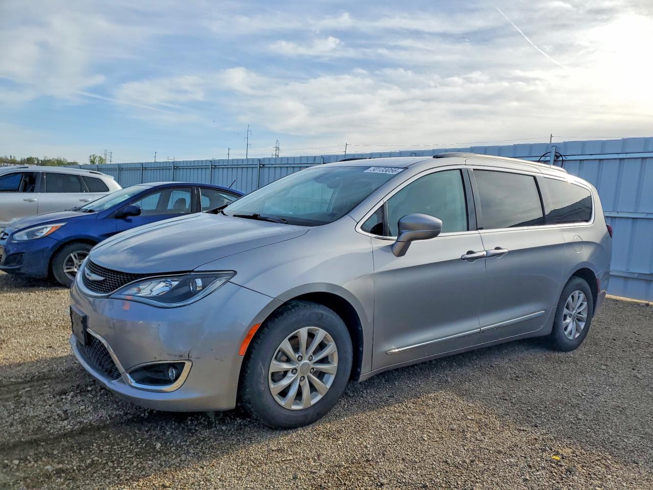 2C4RC1BG2HR770670 · 2017 CHRYSLER PACIFICA