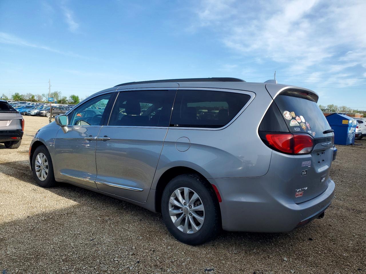 2C4RC1BG2HR770670 · 2017 CHRYSLER PACIFICA · 2/12