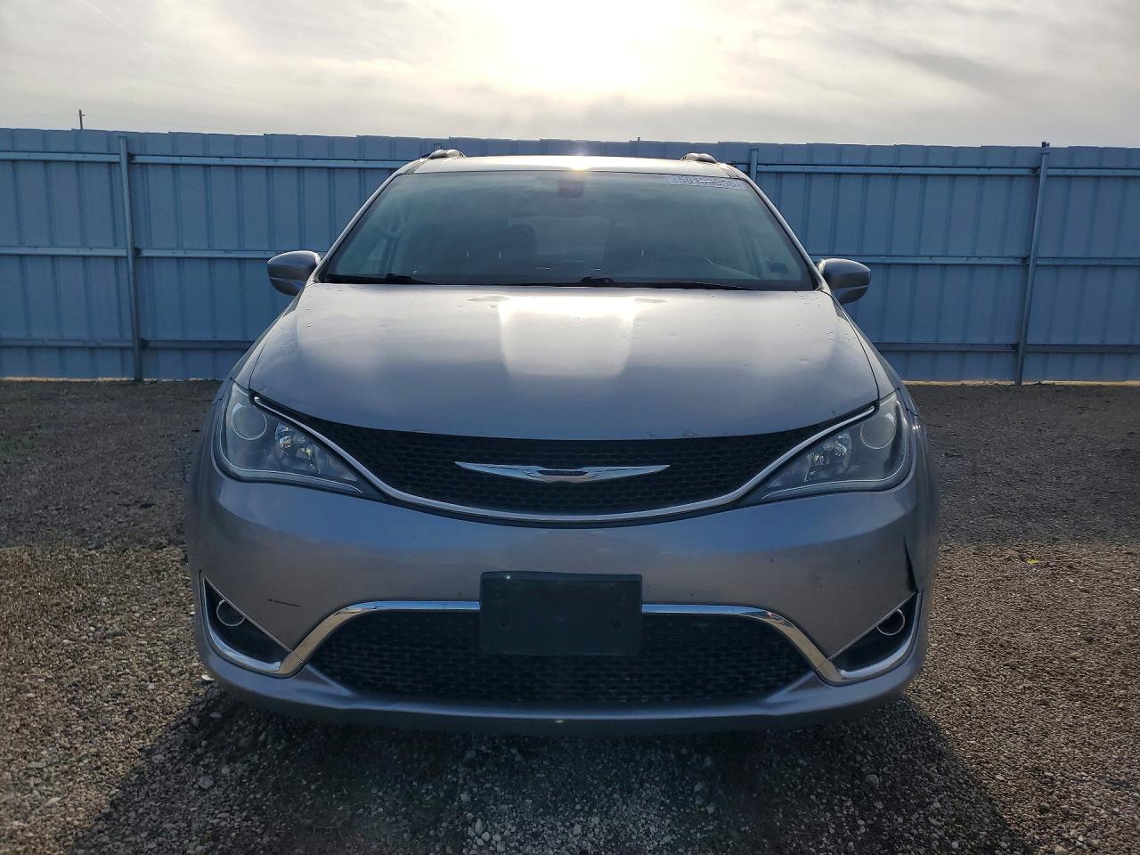 2C4RC1BG2HR770670 · 2017 CHRYSLER PACIFICA · 5/12