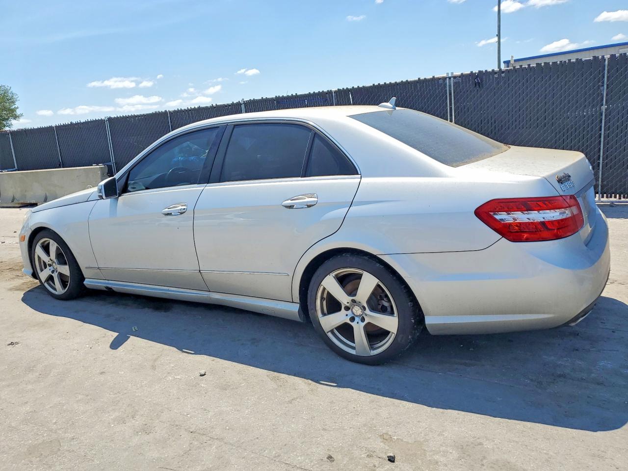 WDDHF8HB5BA466256 · 2011 MERCEDES-BENZ E-CLASS · 2/12