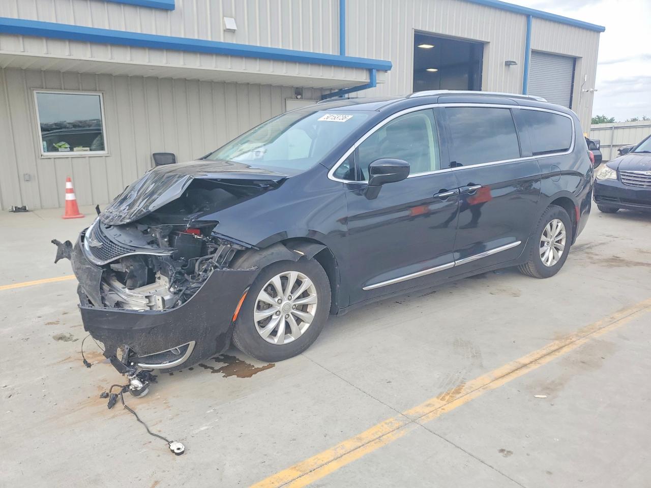 2C4RC1BG0JR120127 · 2018 CHRYSLER PACIFICA