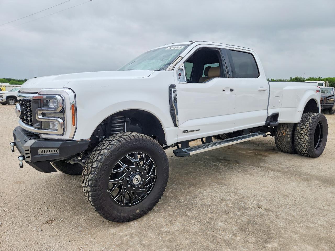 1FT8W3DT5REC38255 · 2024 FORD F350