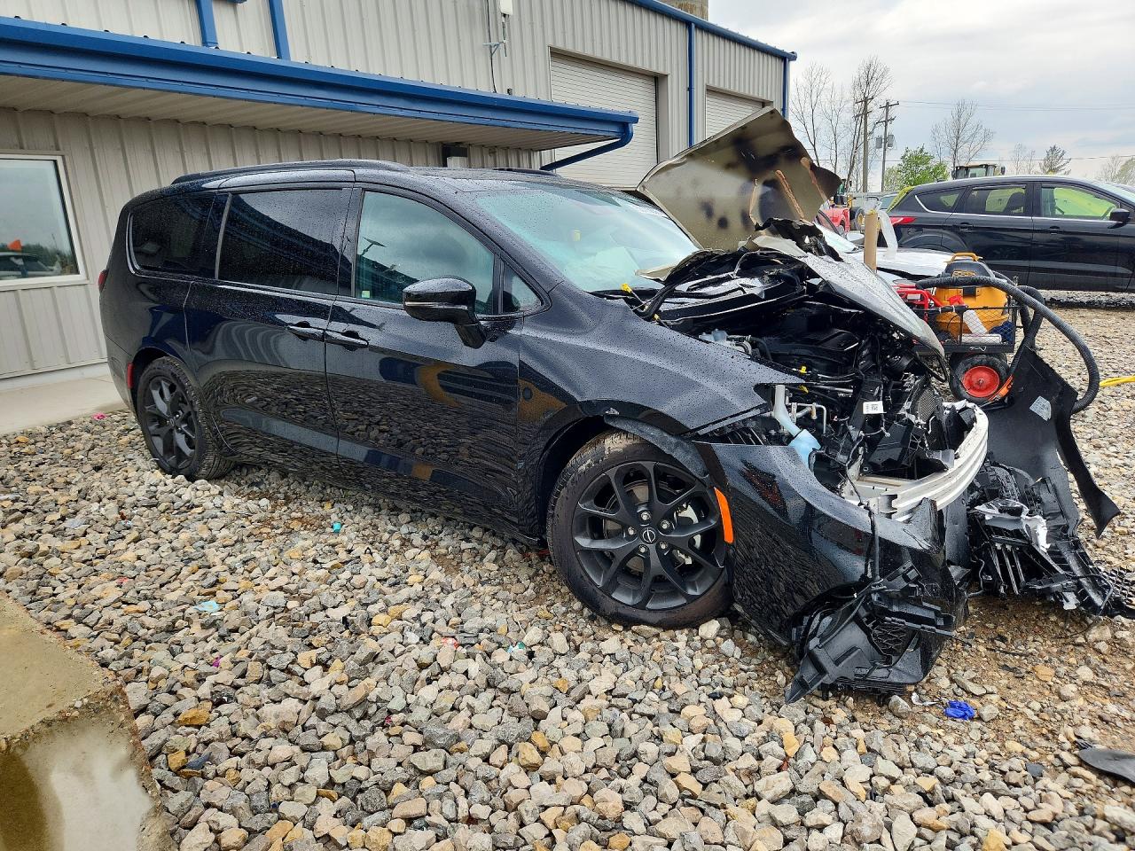 2C4RC1GG6SR608301 · 2025 CHRYSLER PACIFICA · 4/13
