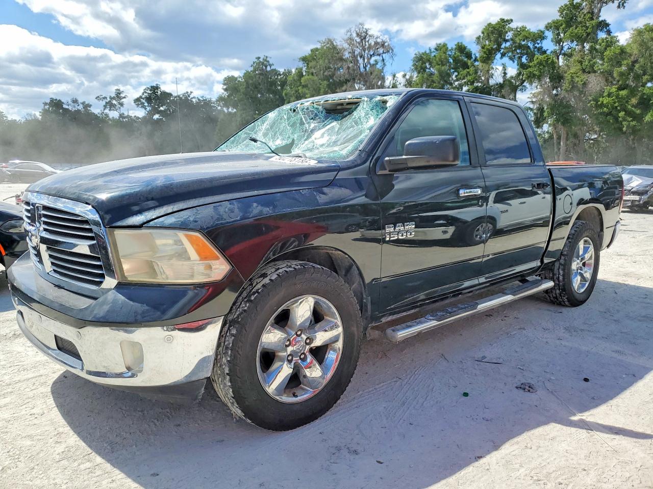 1C6RR6LG0FS575888 · 2015 RAM 1500
