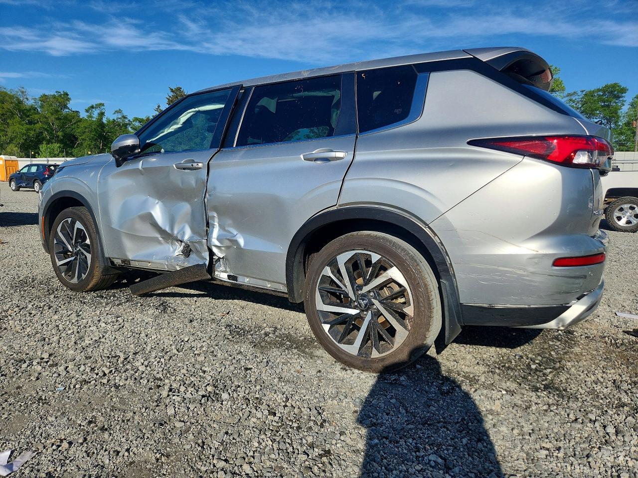 JA4J3UA88NZ022140 · 2022 MITSUBISHI OUTLANDER · 2/12
