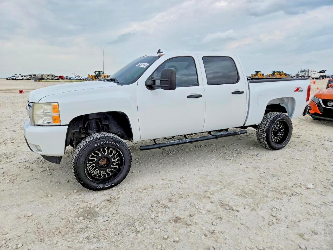 3GCPKSE37BG308353 · 2011 CHEVROLET SILVERADO