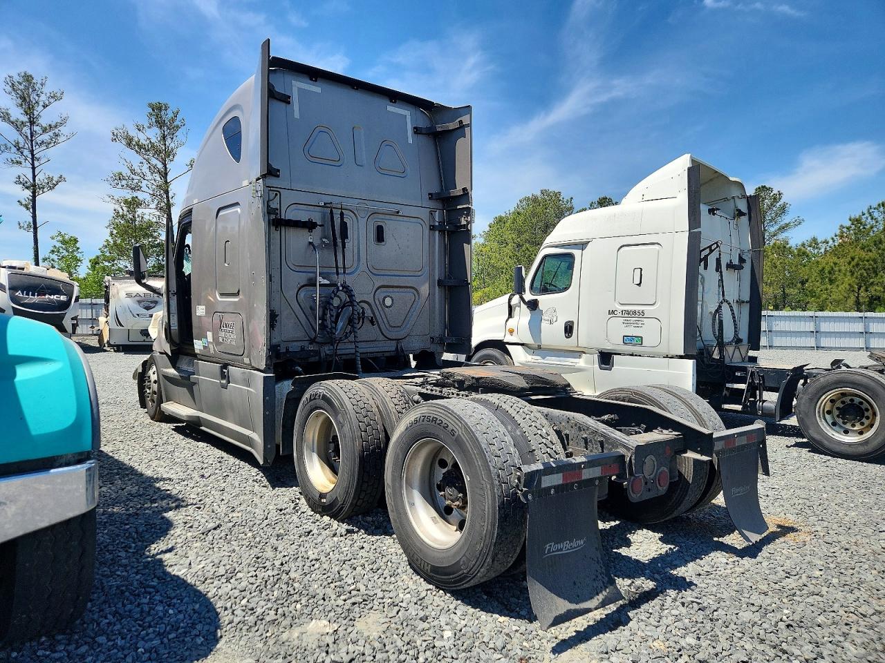 3AKJHHDR1KSKC0858 · 2019 FREIGHTLINER CASCADIA 126 · 3/10