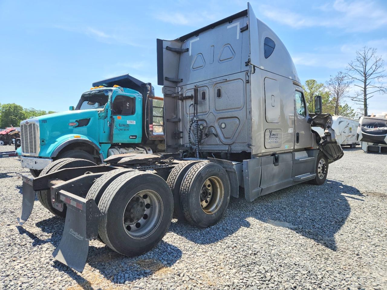 3AKJHHDR1KSKC0858 · 2019 FREIGHTLINER CASCADIA 126 · 4/10