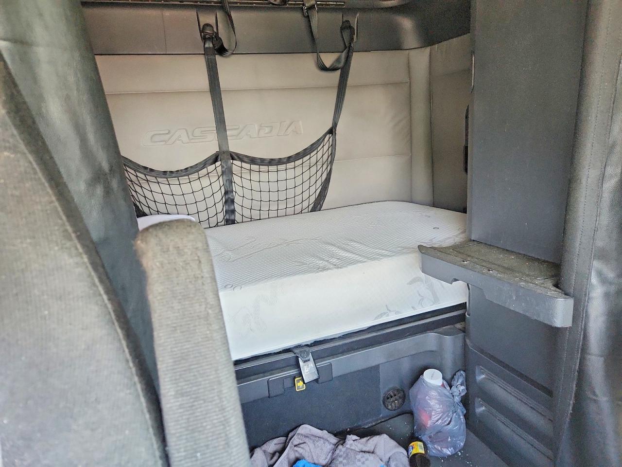3AKJHHDR1KSKC0858 · 2019 FREIGHTLINER CASCADIA 126 · 6/10