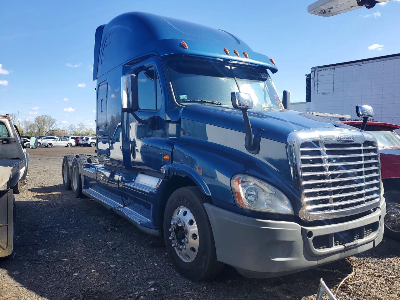 1FUJGLD69FLGL9562 · 2015 FREIGLINER CASCADIA 125