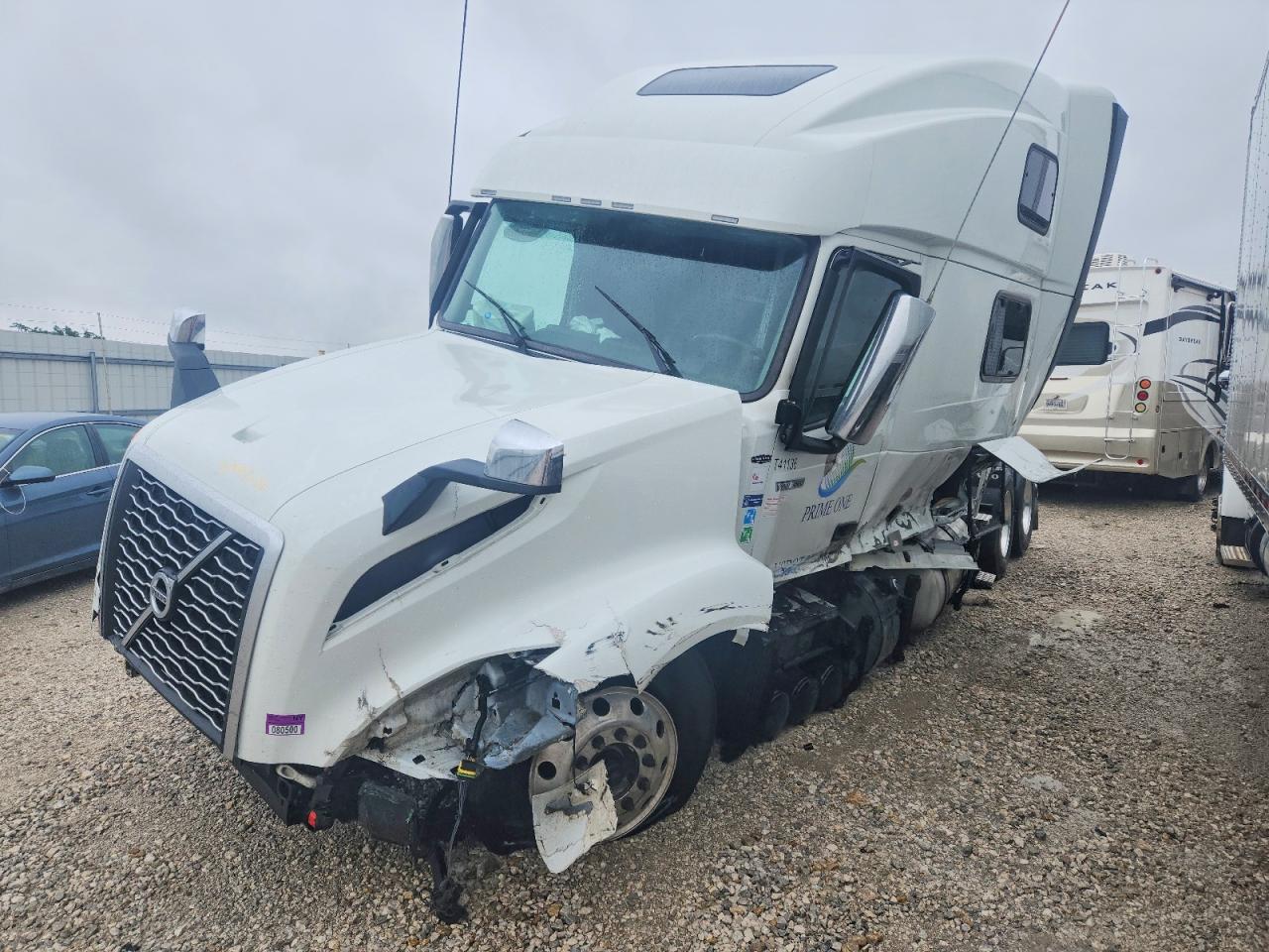 4V4NC9EH1SN683885 · 2025 VOLVO VN · 2/10