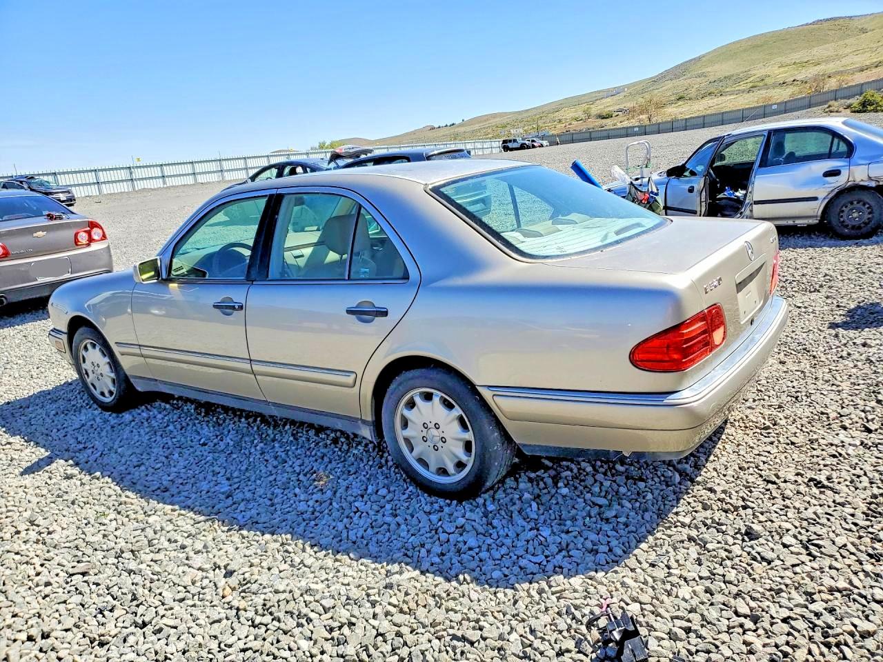 WDBJF82H0XX022598 · 1999 MERCEDES-BENZ E · 2/12