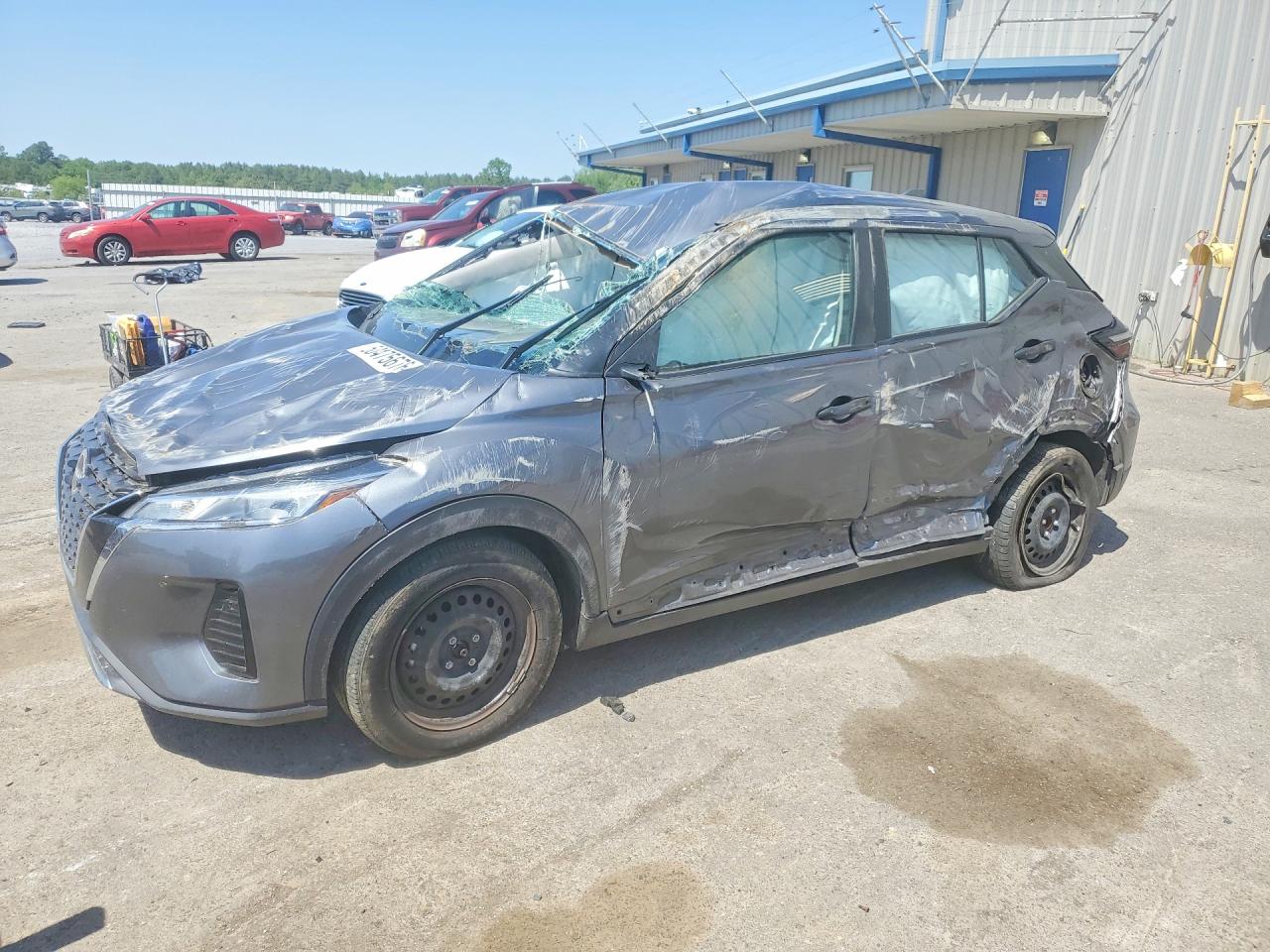 2024 NISSAN KICKS