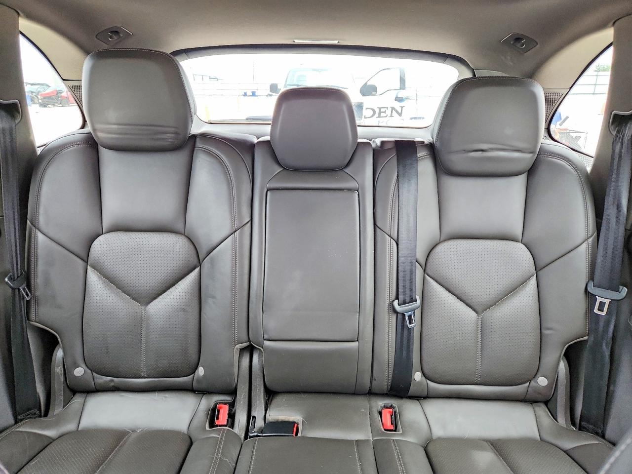 WP1AE2A25GLA63443 · 2016 PORSCHE CAYENNE · 10/13