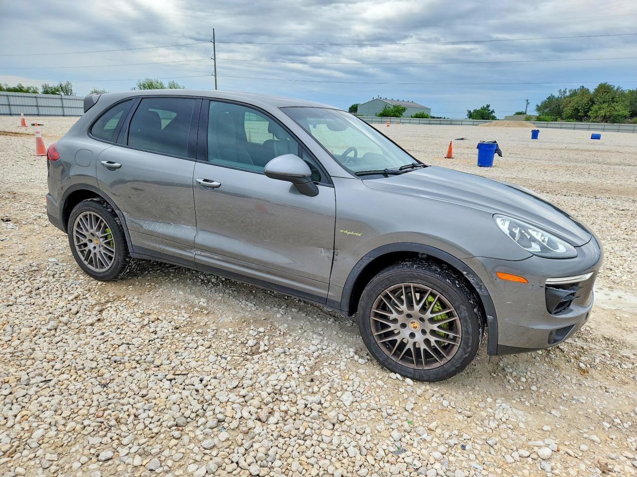 WP1AE2A25GLA63443 · 2016 PORSCHE CAYENNE · 4/13