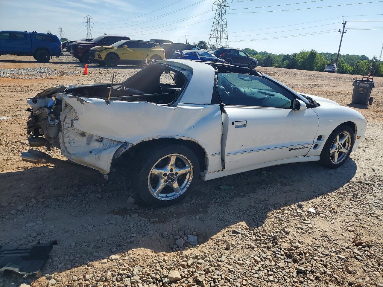 2G2FV22G2Y2175043 · 2000 PONTIAC FIREBIRD · 3/12