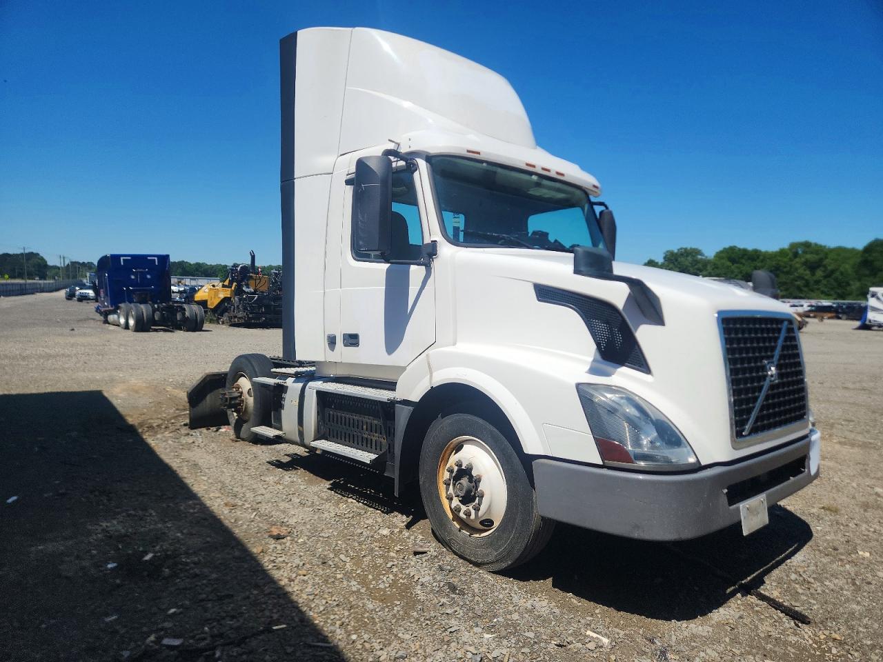 4V4N39TG1HN988015 · 2017 VOLVO VNL