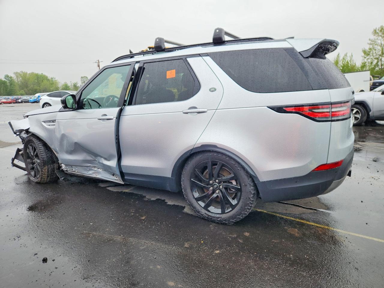 SALRR2RVXJA056183 · 2018 LAND ROVER DISCOVERY · 2/12