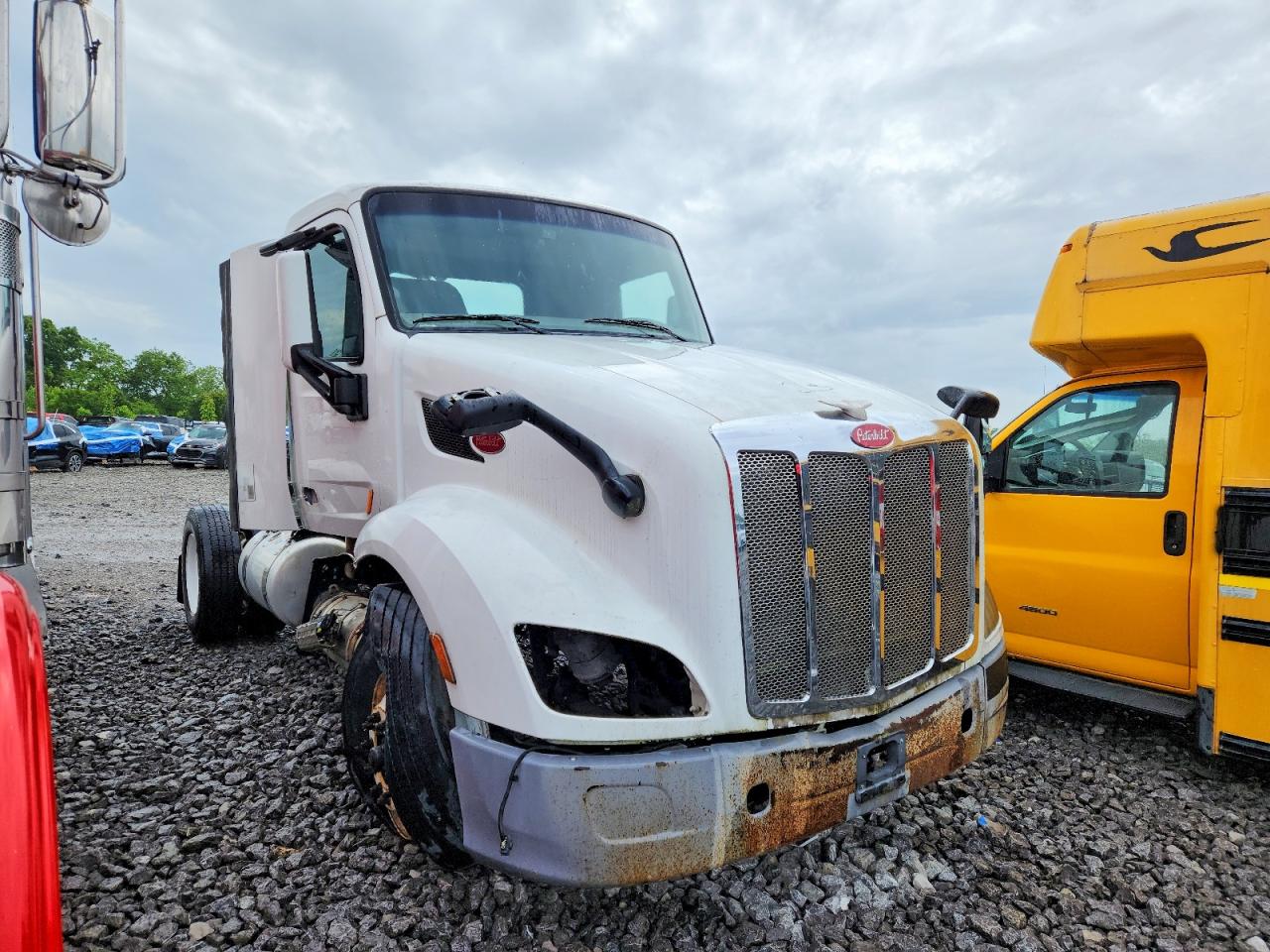 1XPBA48X8FD299395 · 2015 PETERBILT 579