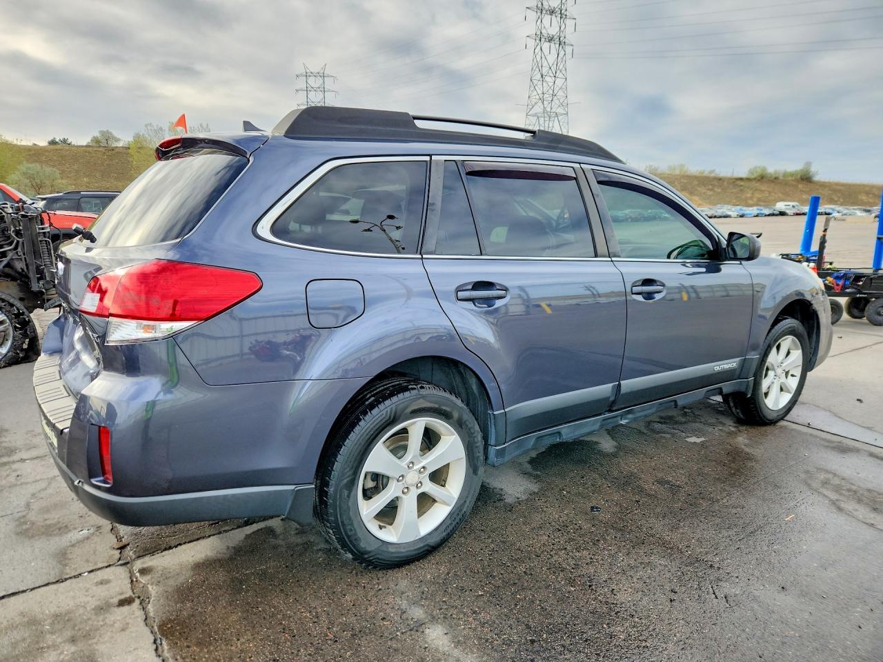 4S4BRBDC0E3274718 · 2014 SUBARU OUTBACK · 3/13