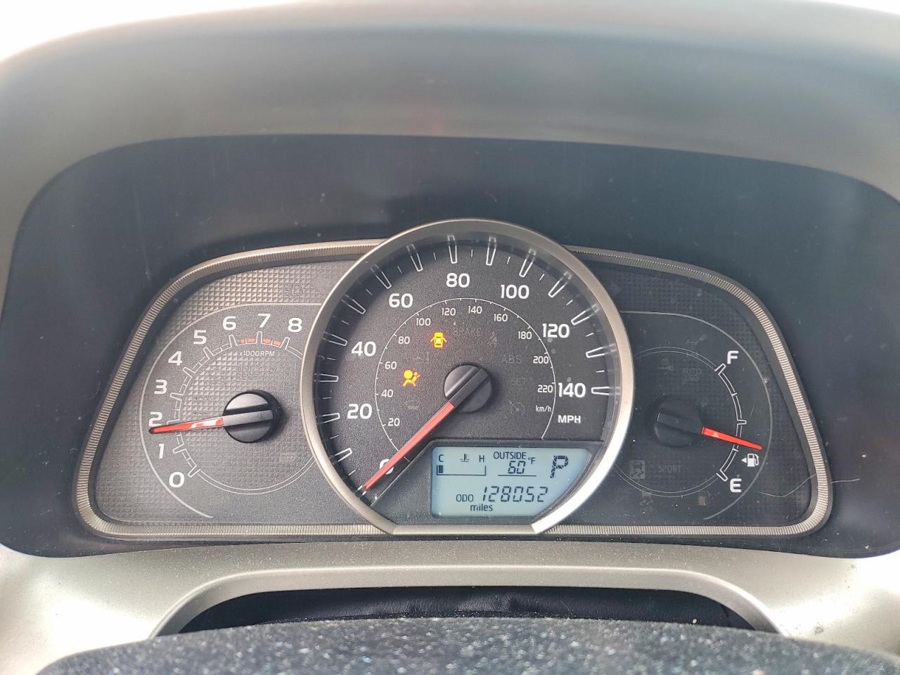 JTMBFREV8FD116323 · 2015 TOYOTA RAV4 · 9/13
