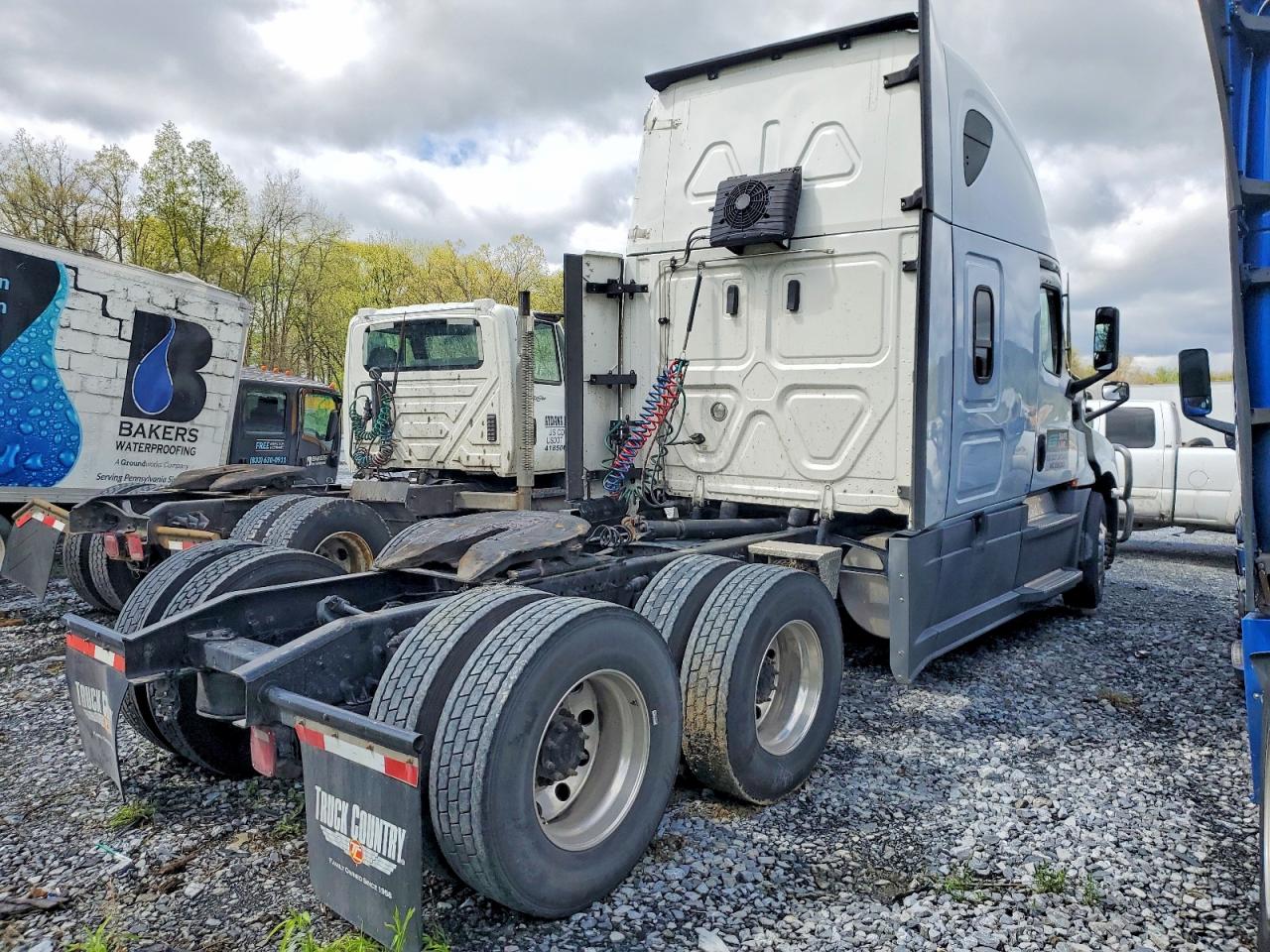 3AKJHHDRXNSNB5462 · 2022 FREIGHTLINER CASCADIA 126 · 4/10