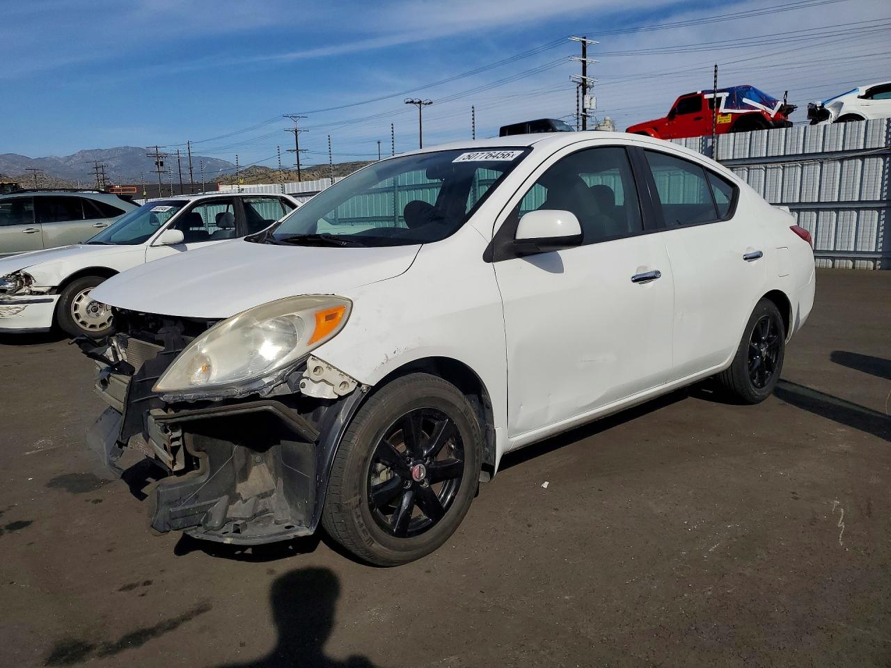3N1CN7AP9EL827401 · 2014 NISSAN VERSA