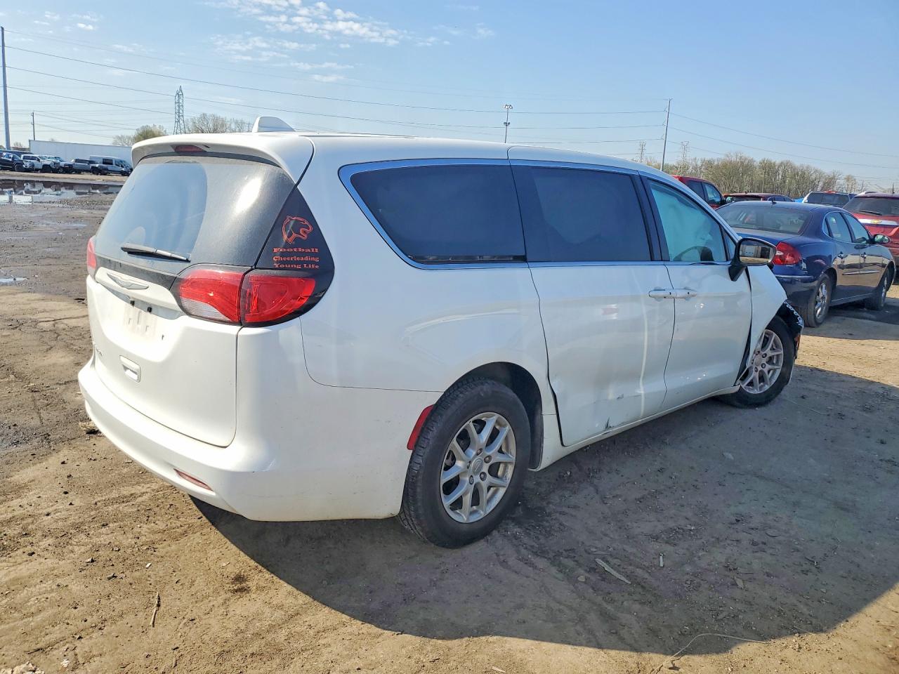 2C4RC1DG9HR610377 · 2017 CHRYSLER PACIFICA · 3/13