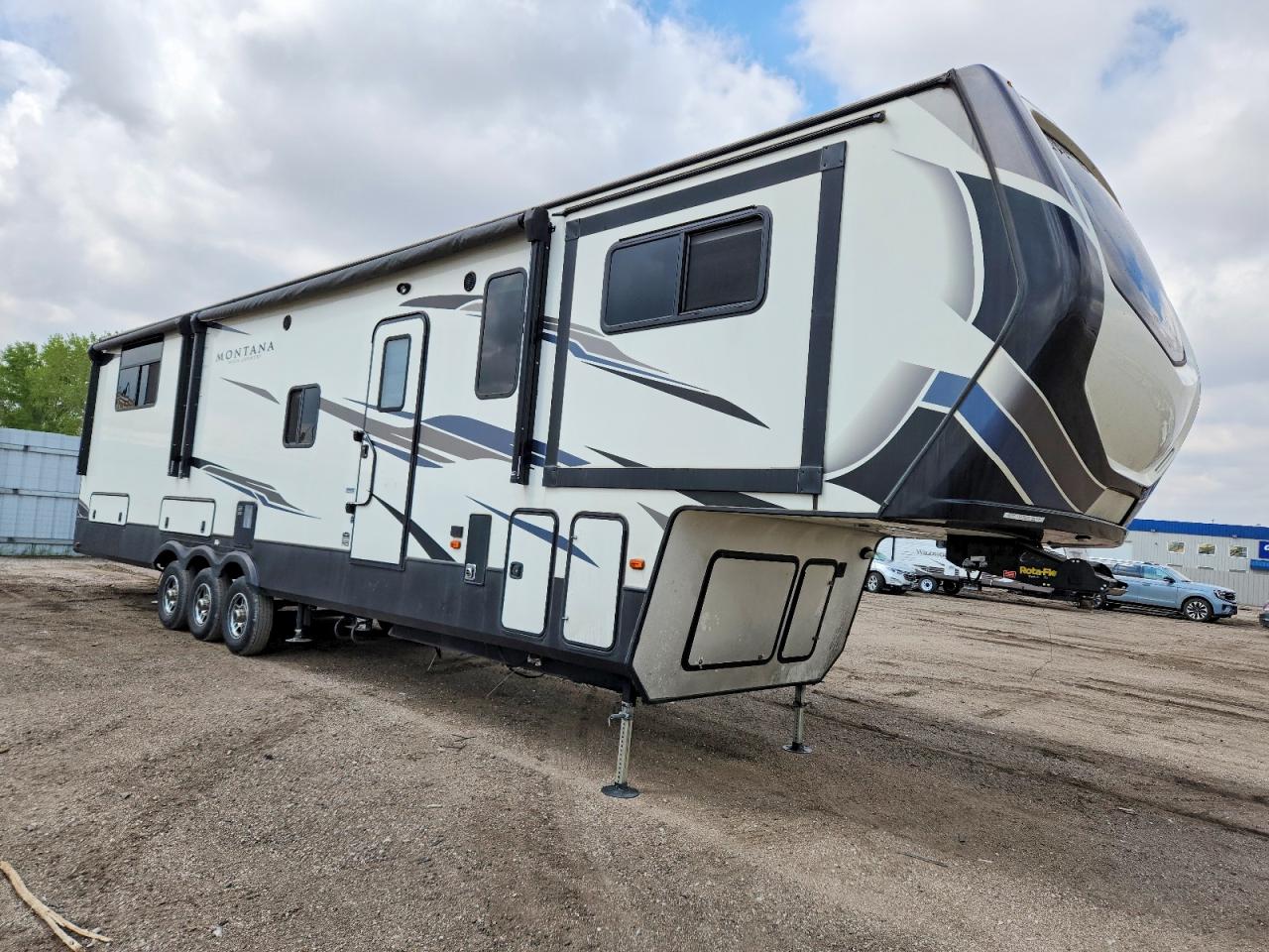 4YDF38331MA742605 · 2021 KEYSTONE MONTANA