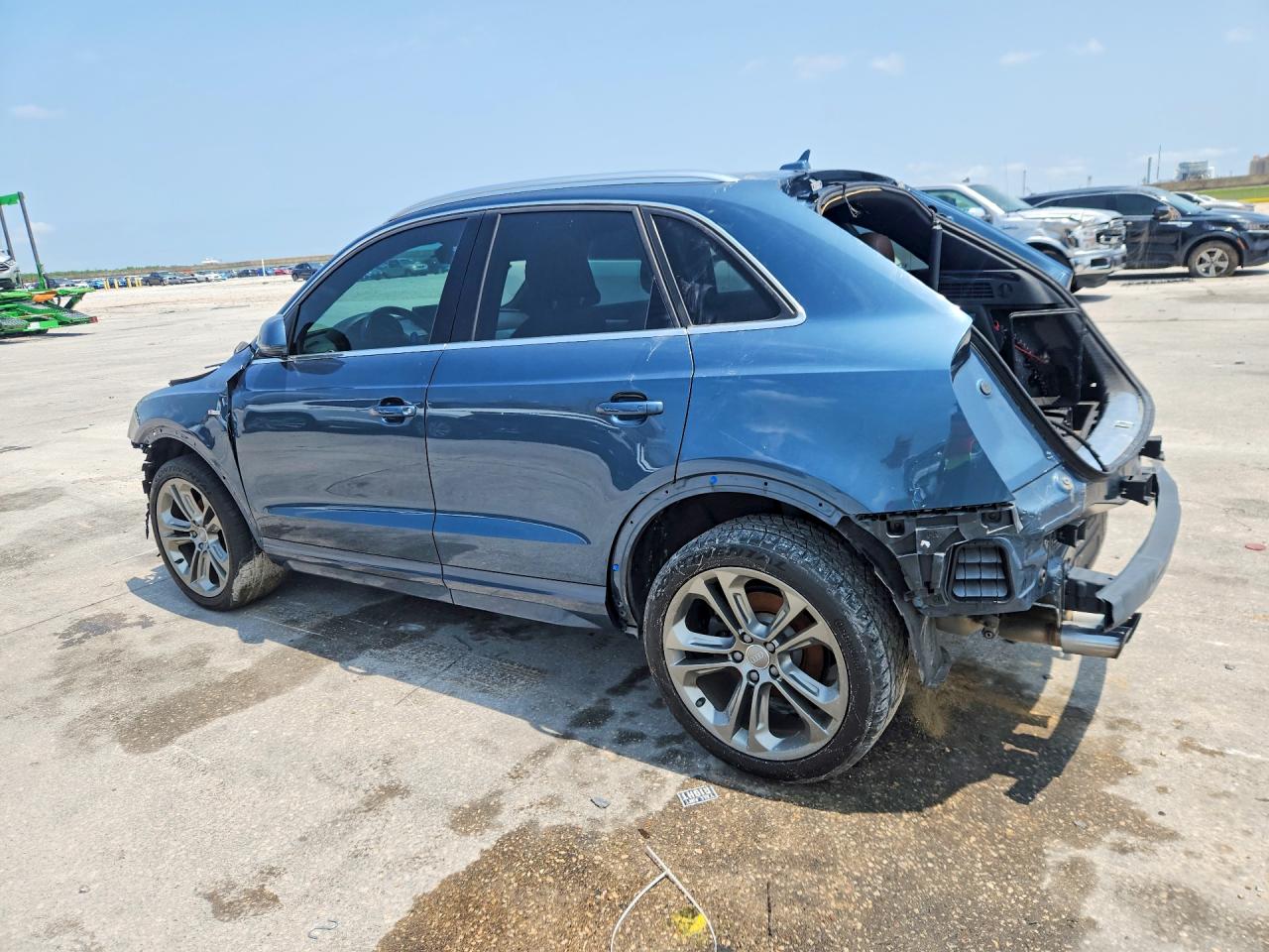 WA1JCCFS0JR007124 · 2018 AUDI Q3 · 2/13