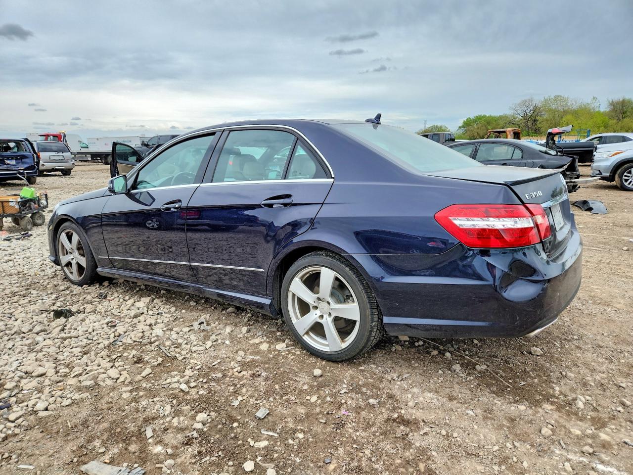 WDDHF8HB5BA486569 · 2011 MERCEDES-BENZ E · 2/12