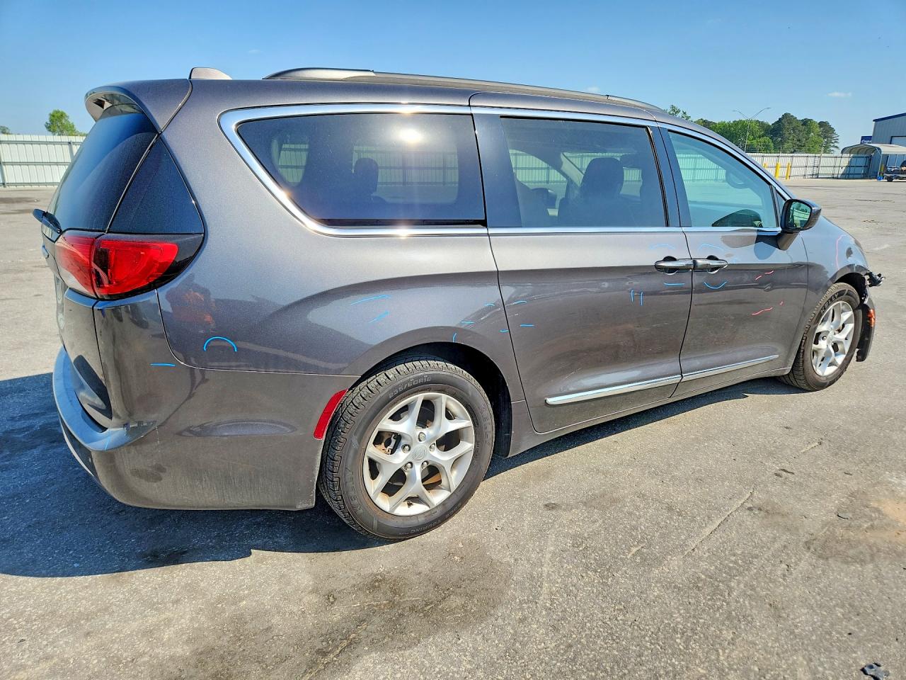 2C4RC1BG5HR725707 · 2017 CHRYSLER PACIFICA · 3/13