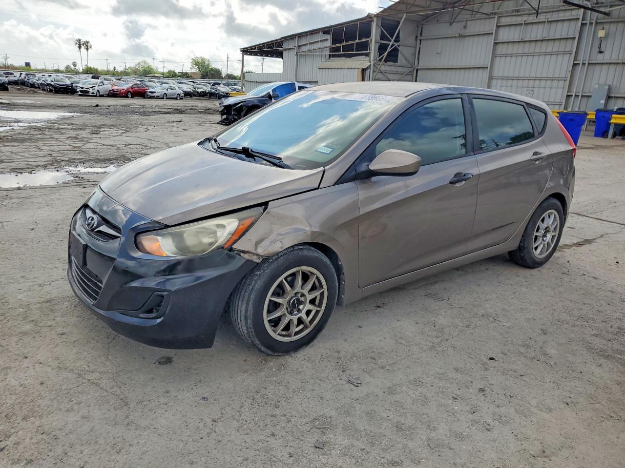 KMHCT5AE3DU138721 · 2013 HYUNDAI ACCENT