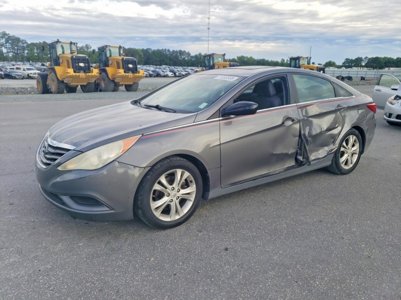 5NPEB4AC4BH044752 · 2011 HYUNDAI SONATA