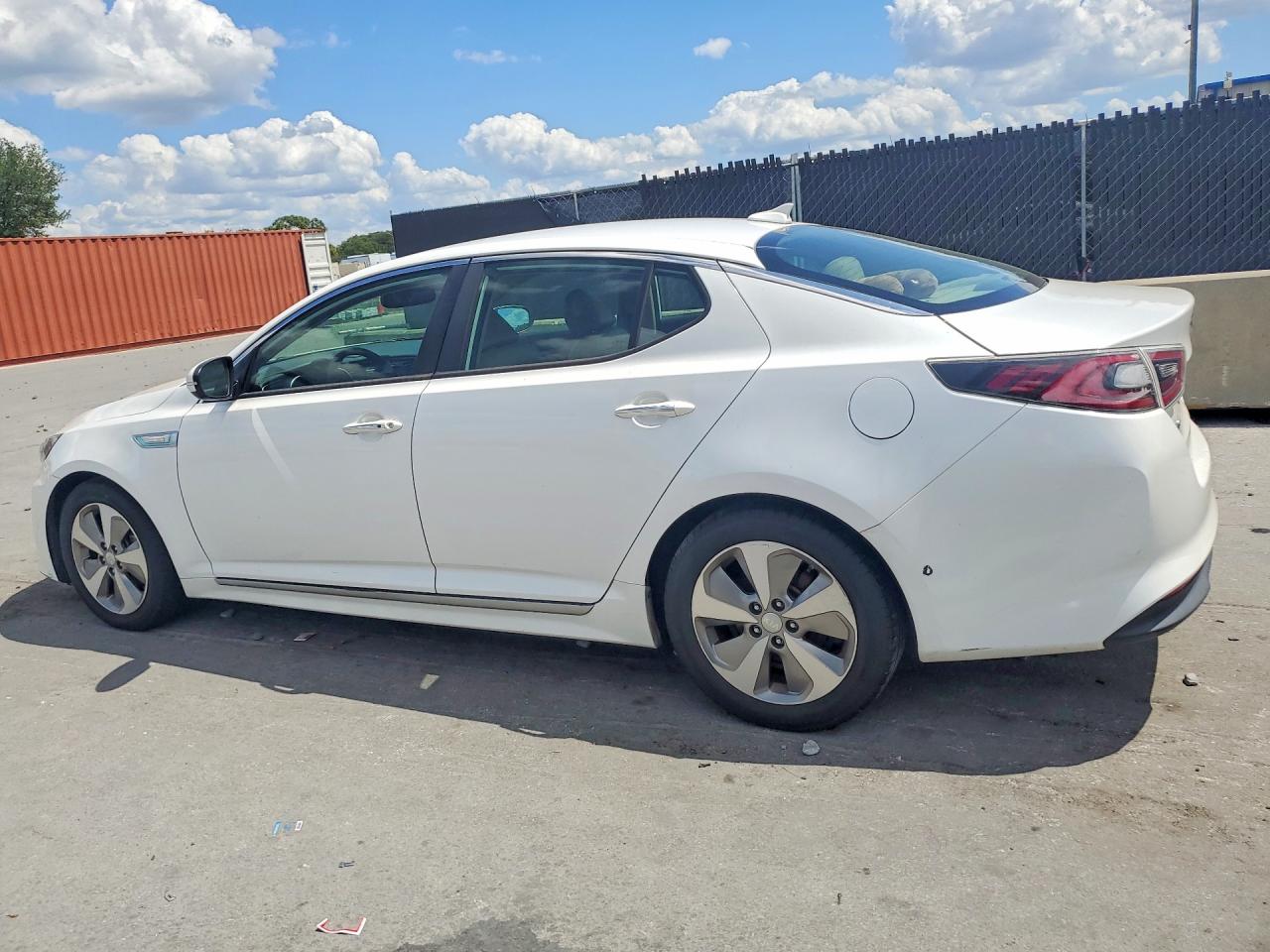 KNAGN4AD9F5090525 · 2015 KIA OPTIMA · 2/12