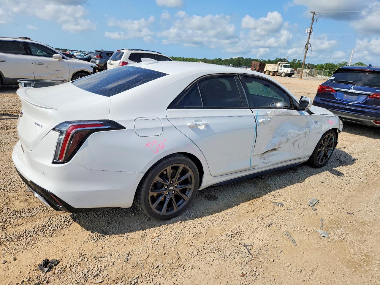 1G6DC5RK8L0140119 · 2020 CADILLAC CT4 · 3/13