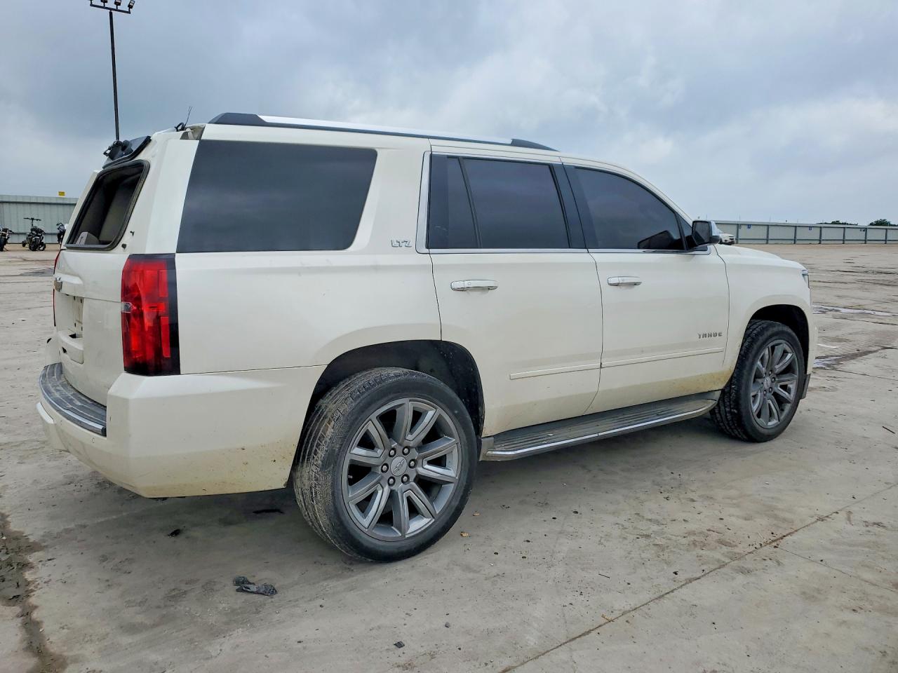 1GNSCCKC0FR299865 · 2015 CHEVROLET TAHOE · 3/13