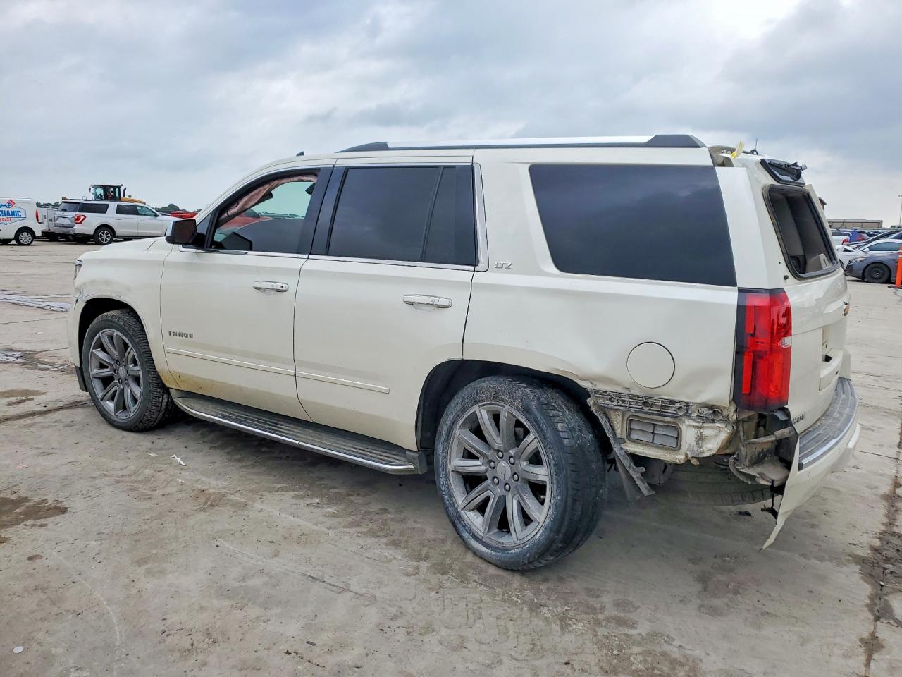 1GNSCCKC0FR299865 · 2015 CHEVROLET TAHOE · 2/13