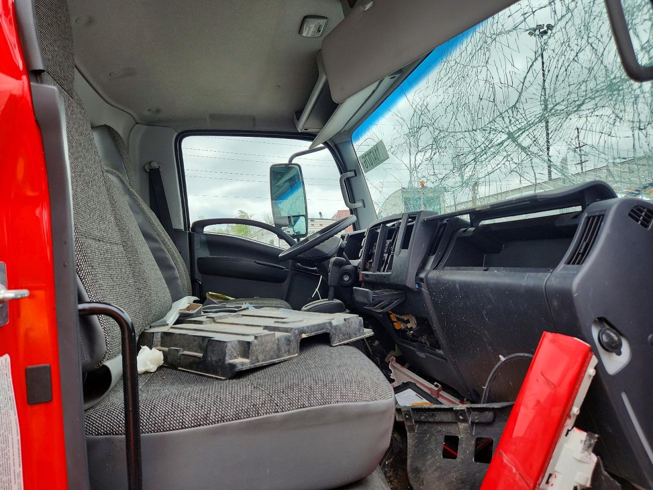 54DE5W1D9SSR05920 · 2025 ISUZU NRR · 10/13