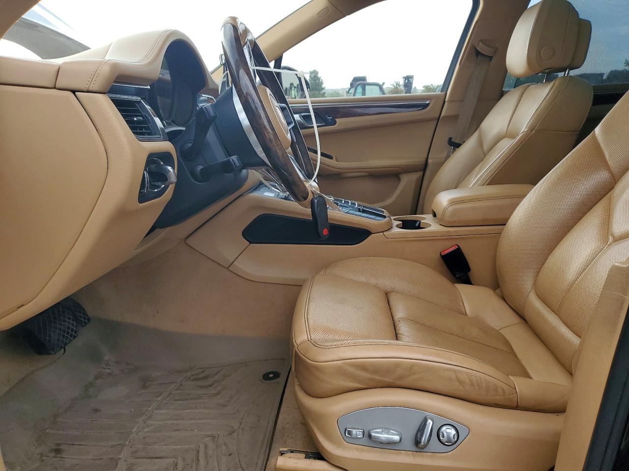 WP1AB2A51HLB13257 · 2017 PORSCHE MACAN · 7/12