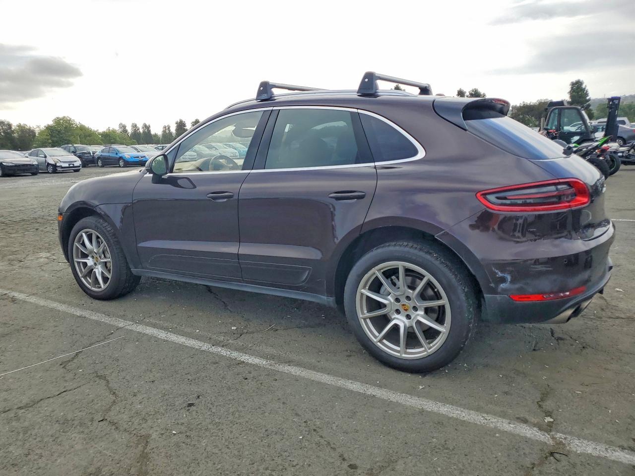 WP1AB2A51HLB13257 · 2017 PORSCHE MACAN · 2/12