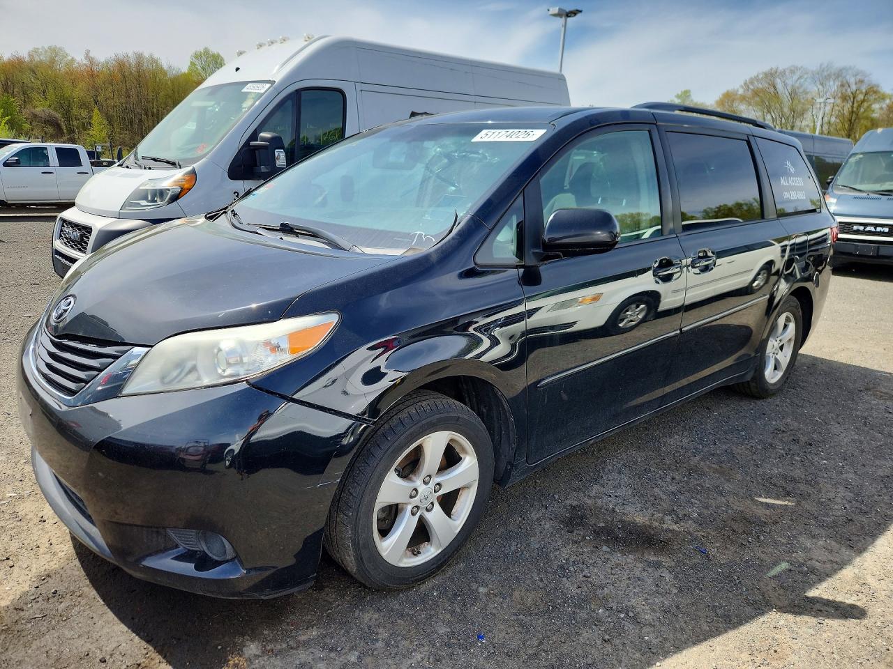 5TDKZ3DCXHS816680 · 2017 TOYOTA SIENNA