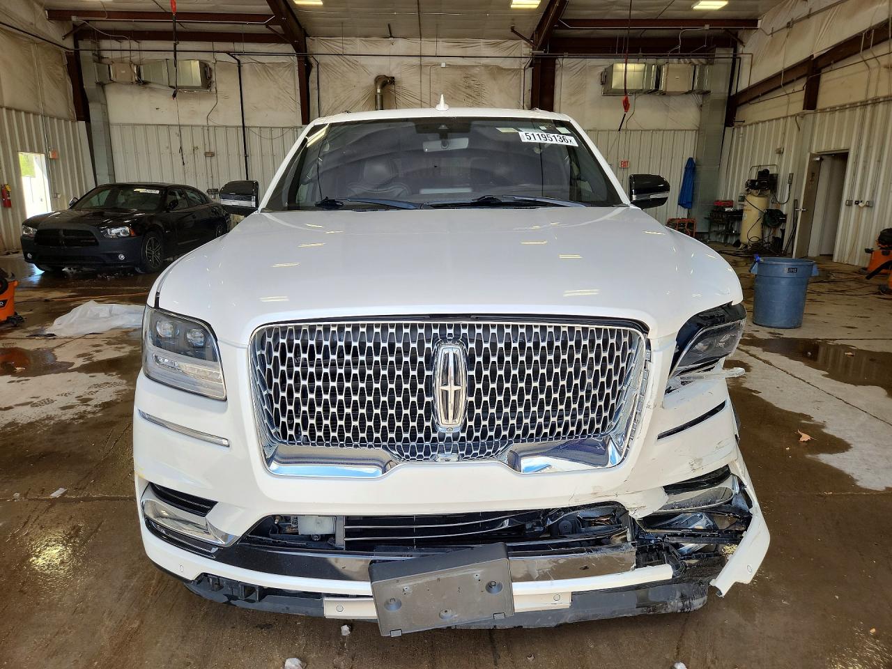 5LMJJ2LT3KEL25081 · 2019 LINCOLN NAVIGATOR · 5/13