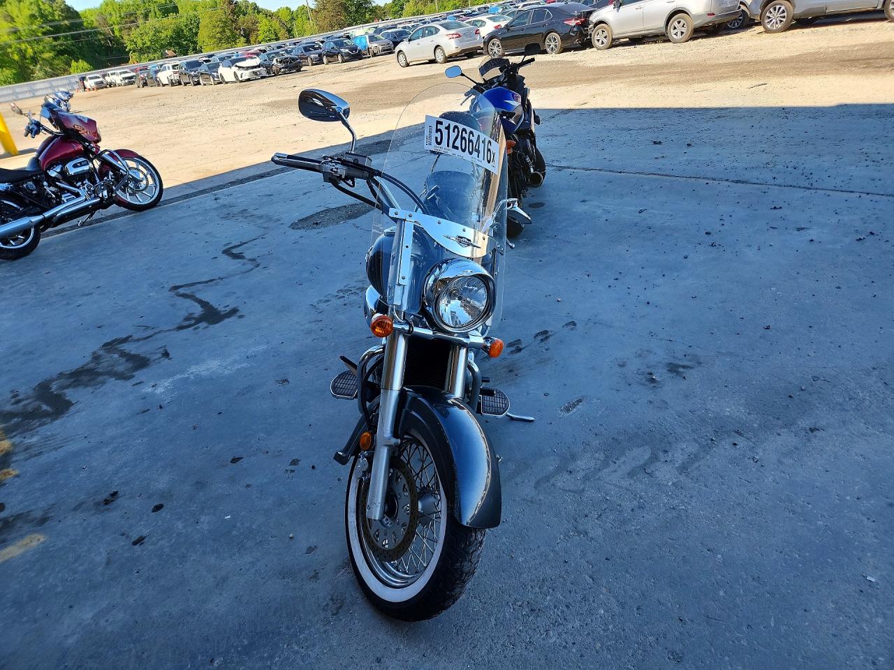 JS1VS55A362107517 · 2006 SUZUKI C50 · 2/8