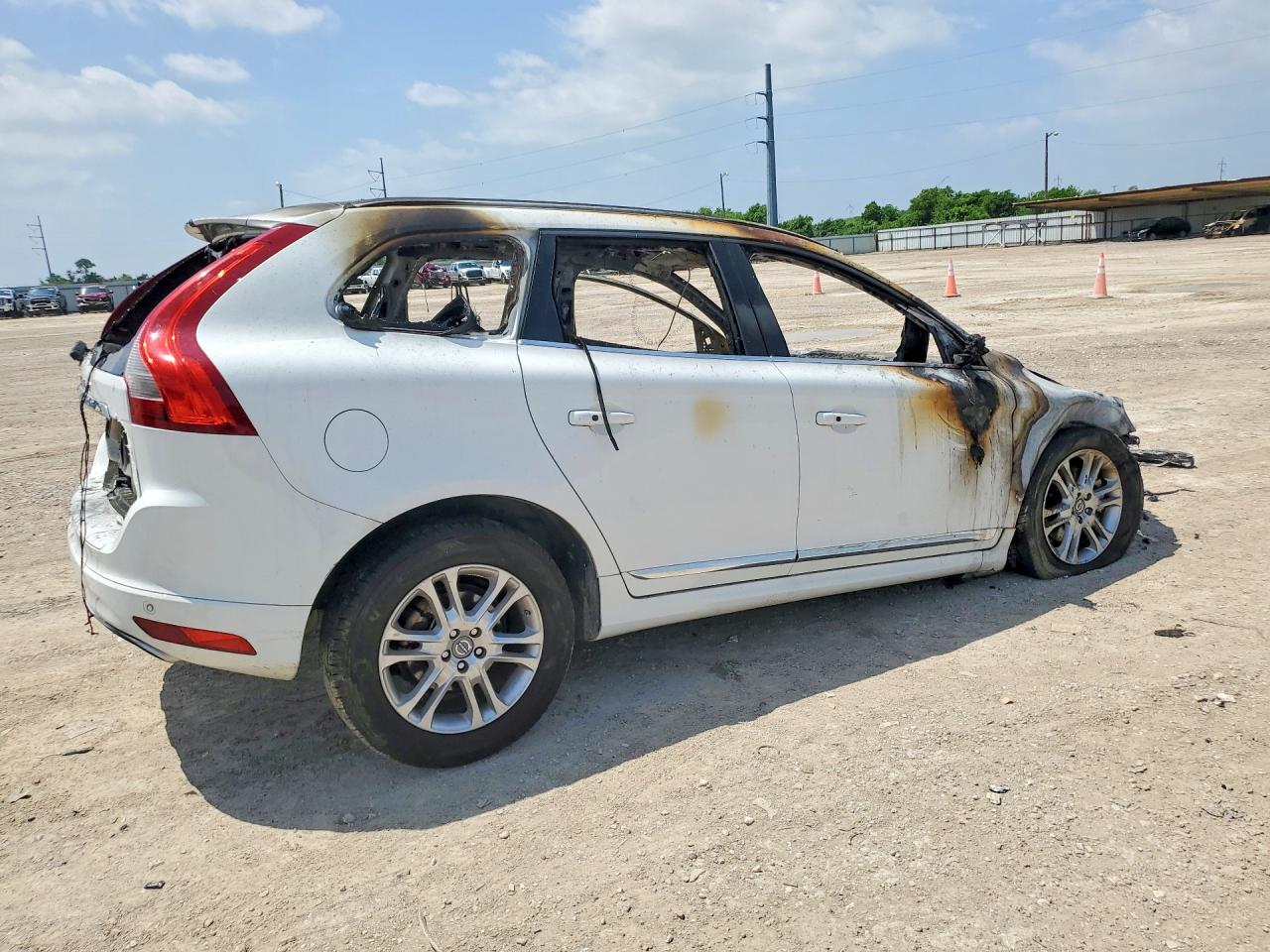 YV440MDK4F2689409 · 2015 VOLVO XC60 · 3/12
