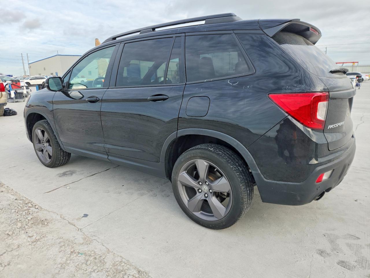 5FNYF8H96MB040898 · 2021 HONDA PASSPORT · 2/13