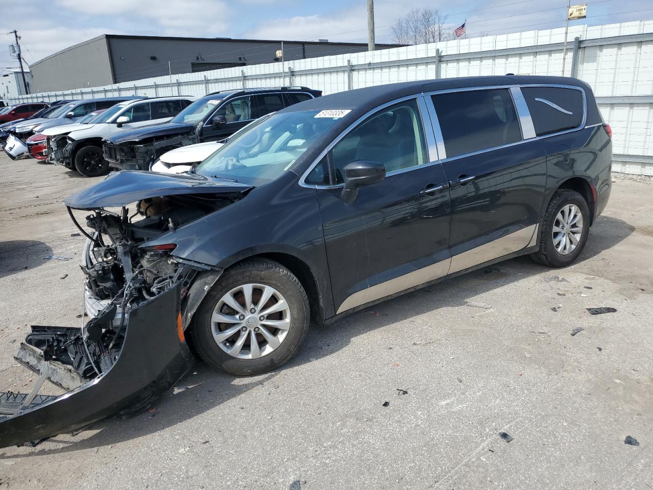2C4RC1BG1KR613493 · 2019 CHRYSLER PACIFICA