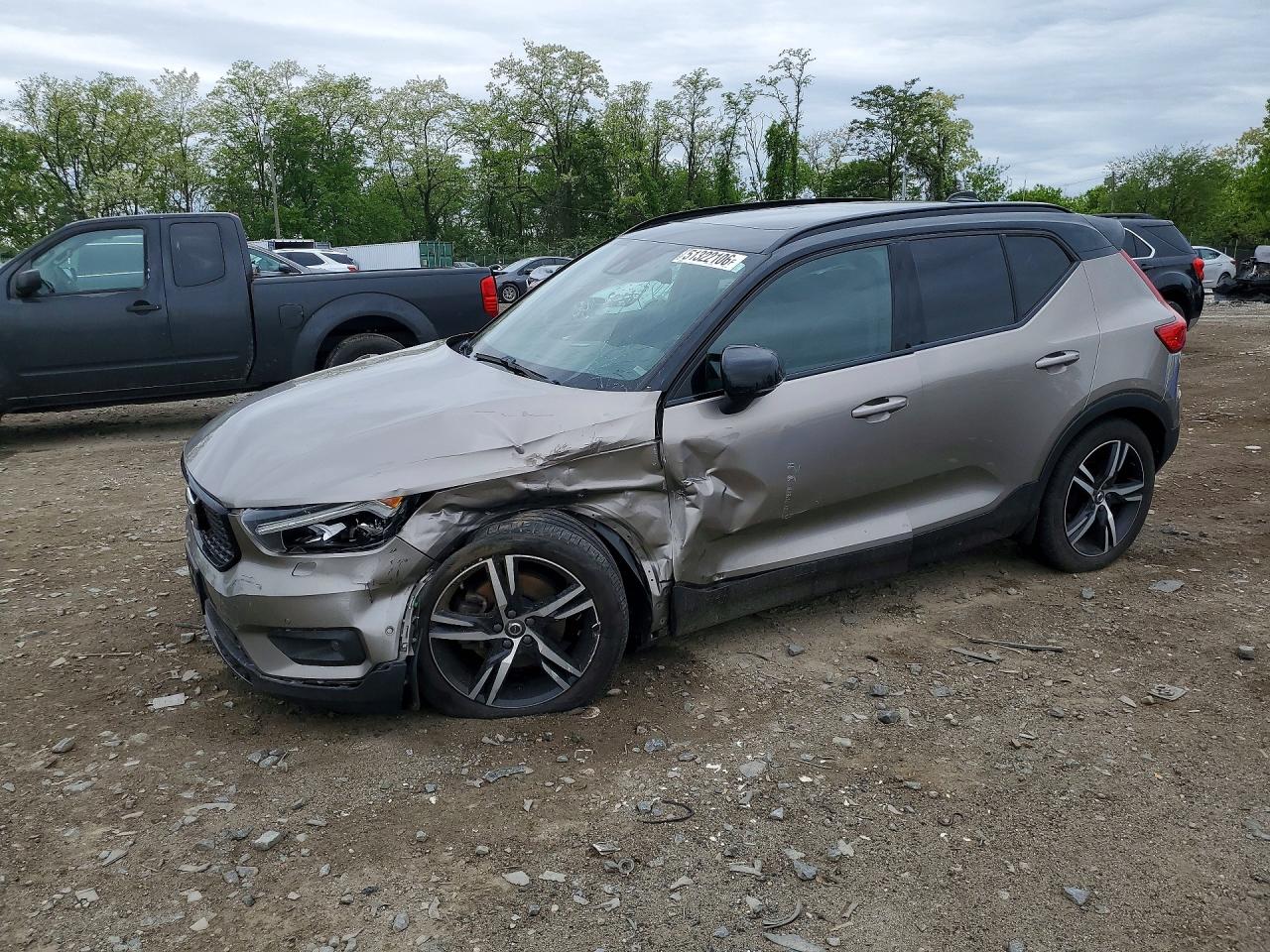 2022 VOLVO XC40